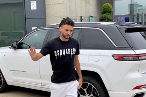 kaiyun-迪马：马里奥已乘车抵达尤文体检中心，准备接受体检