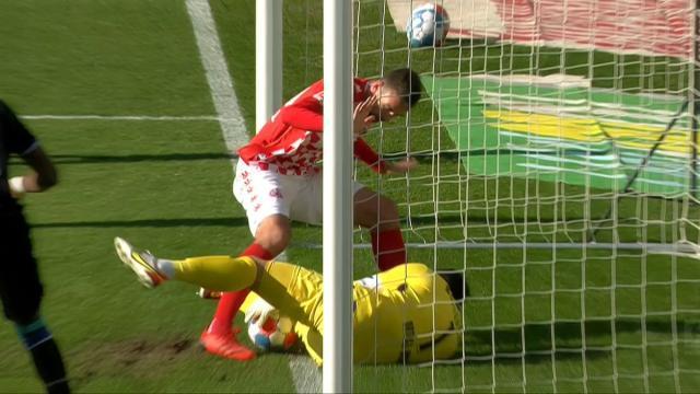 开云体育-德甲赛场出现神奇一幕：门线技术抽风，VAR纠正判罚