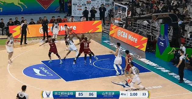 开云官网-陈林坚关键时刻撤步三分投进砍下19分，山东还剩1分钟领先浙江4分