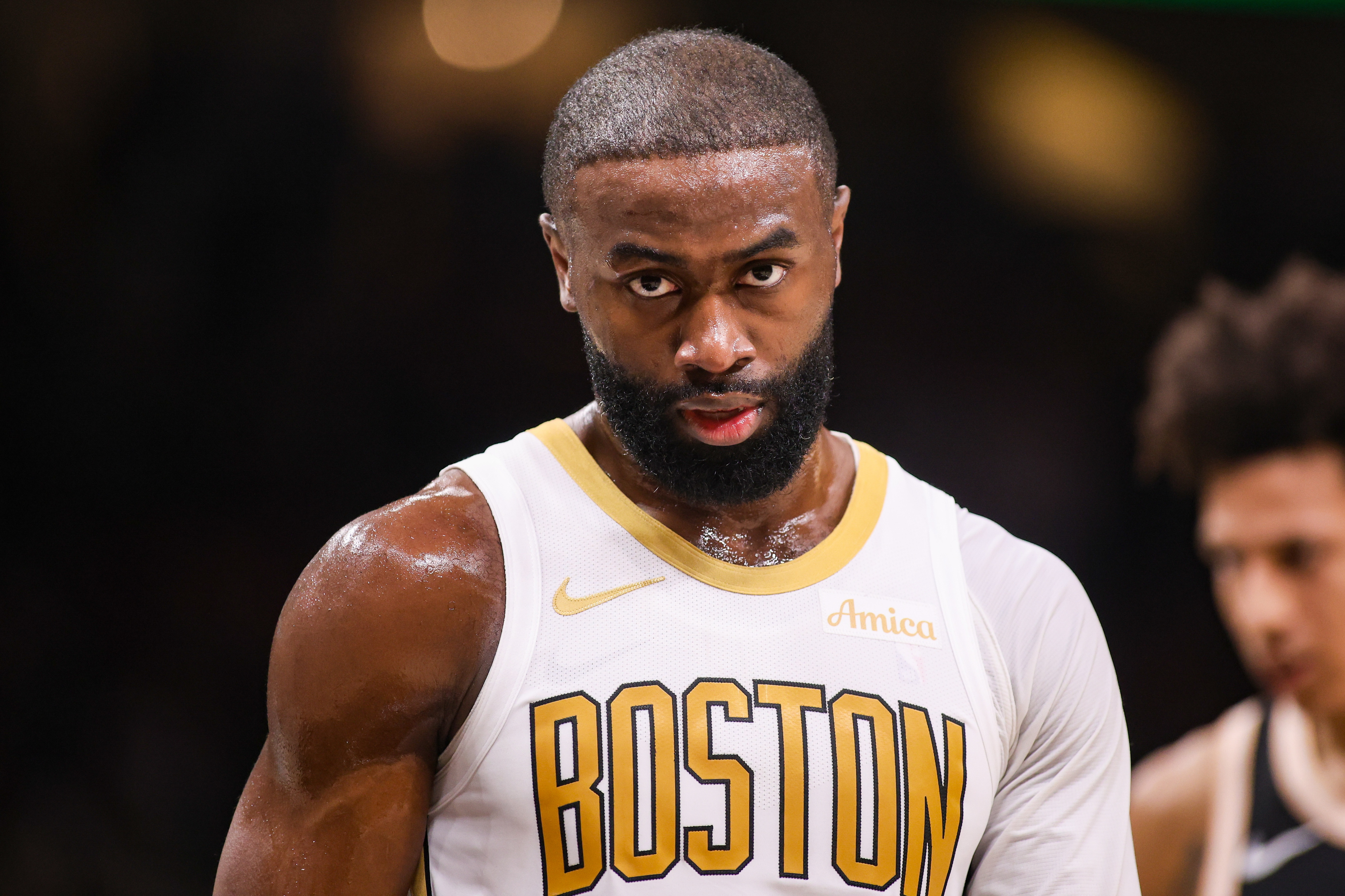 开云-夸张的得分能力！杰伦·布朗首节不到半节8中5 轰下12分3板