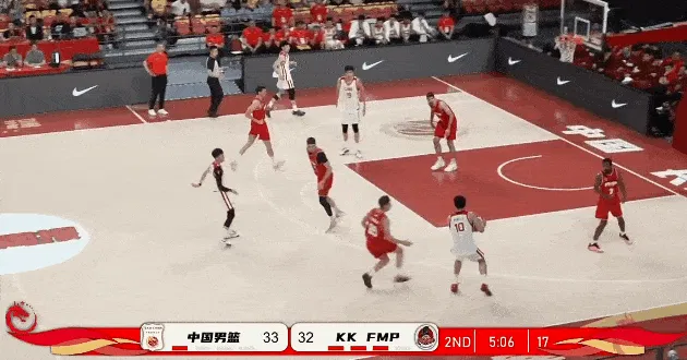 开云APP-王俊杰突破飞身上篮再打进，已经拿到8分3篮板2助攻
